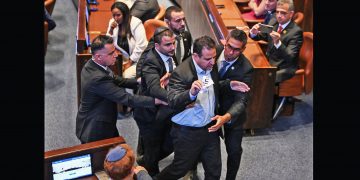 ISRAEL. Dos diputados comunistas expulsados del Parlamento por interrumpir el discurso de Trump