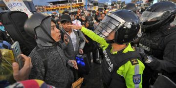 ECUADOR. Periodista español que cubría el paro y las protestas fue detenido y expulsado