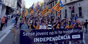 Movilización en Barcelona en el aniversario del 1-O: «Sin juventud no hay revolución. Independencia»