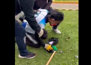 PERÚ, ECUADOR. La represión causa muertos, cientos de heridos y detenidos (Imagen del momento del asesinato de un comunero)