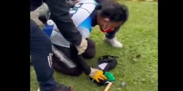 PERÚ, ECUADOR. La represión causa muertos, cientos de heridos y detenidos (Imagen del momento del asesinato de un comunero)