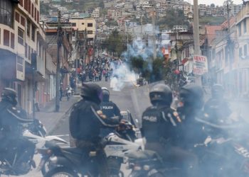 ECUADOR cumple 21 días de lucha, huelgas y represión con la complicidad de la mafia mediática