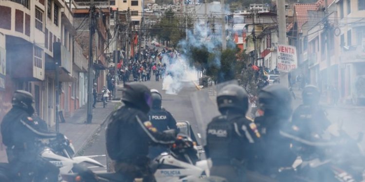 ECUADOR cumple 21 días de lucha, huelgas y represión con la complicidad de la mafia mediática