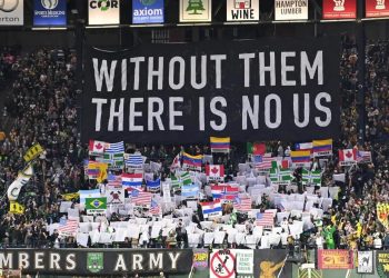 Las protestas contra Trump (y la OTAN) llegan a las gradas