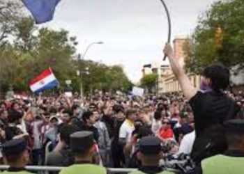 PARAGUAY. Los jóvenes toman las calles contra el gobierno corrupto de Peña
