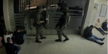 El ejército israelí asalta la sede del sindicato palestino en Cisjordania