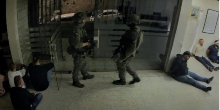 El ejército israelí asalta la sede del sindicato palestino en Cisjordania