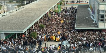 La presencia de un fascista en la Universidad convocó a cientos de estudiantes… para repudiarlo