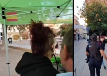 Observen a la policía defendiendo un chiringuito de Vox en Barcelona
