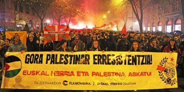 Miles de personas se manifestaron en Bilbo en apoyo a la resistencia palestina y por una Euskal Herria y Palestina libre