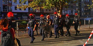 Desokupas no pudieron desalojar una vivienda en Bilbo a pesar de contar con la ayuda de la Ertzaintza