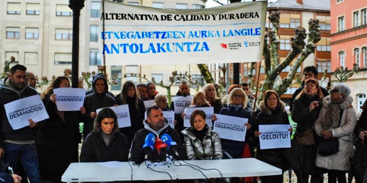 Triple desahucio en Erandio: Comparecencia de dos de las personas desahuciadas y el Sindicato Socialista