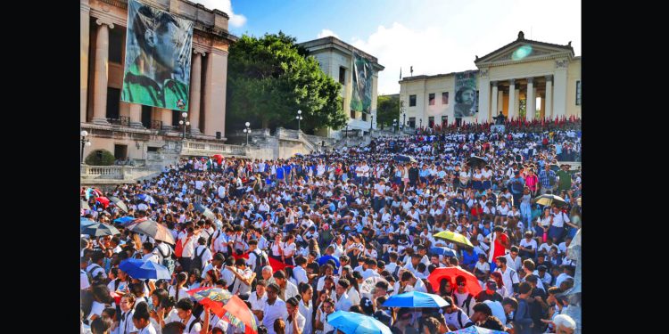 Díaz-Canel participó en el homenaje a los ocho estudiantes de medicina fusilados por el colonialismo español