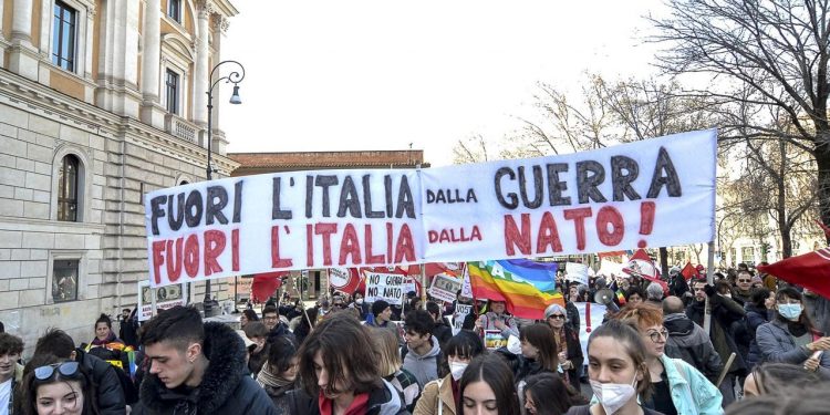 Huelga general en Italia contra los presupuestos que aumentan el gasto militar