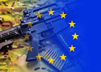 ÁNGELES MAESTRO. La UE con el casco de guerra hasta las cejas y contra el enemigo interno