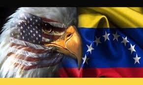 Observen a estos policías burlándose de una pancarta antifascista