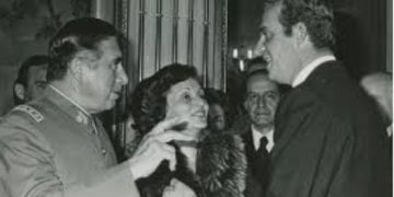El día que Pinochet asistió en Madrid a la proclamación de Juan Carlos I como heredero de Franco y Jefe de Estado