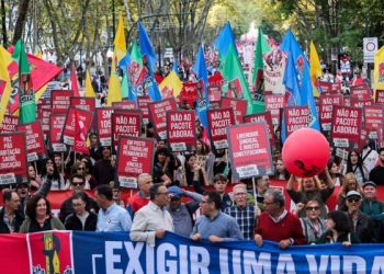PORTUGAL en pie de lucha: multitudinarias protestas y fecha para una huelga general