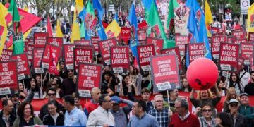 PORTUGAL en pie de lucha: multitudinarias protestas y fecha para una huelga general