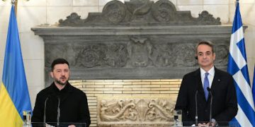 Zelensky firma en Grecia un acuerdo con el gas bajo la supervisión de la propia Embajada de EE.UU