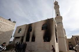 PALESTINA. Colonos ligados a la extrema derecha israelí incendian una mezquita en Cisjordania