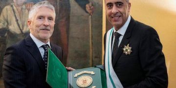 Marlaska (gobierno progresista) condecora a un ministro de la dictadura marroquí