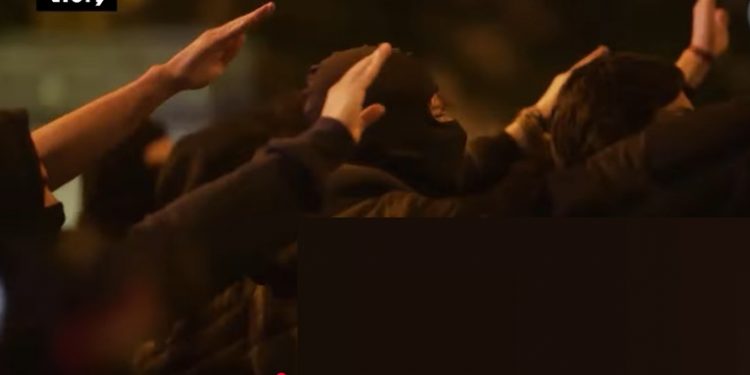 Nazis manifestándose por Madrid en los días previos al aniversario de la muerte del asesino Franco