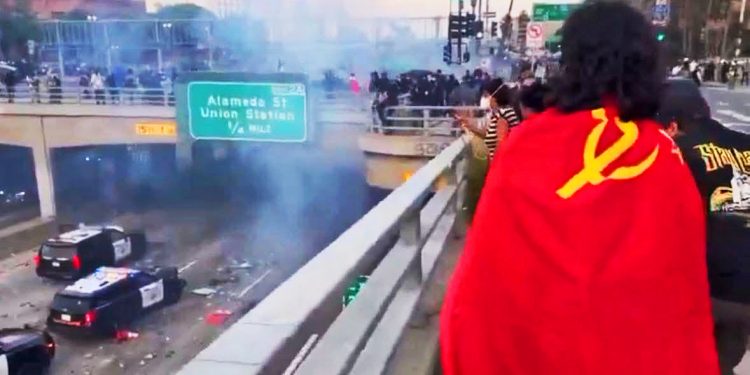 ALEJANDRO SÁNCHEZ. Como son las cosas… ¿Revolución socialista en Estados Unidos?