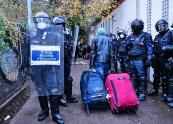 MARINA PARÉS. El B9, los desahucios y el circo parlamentario