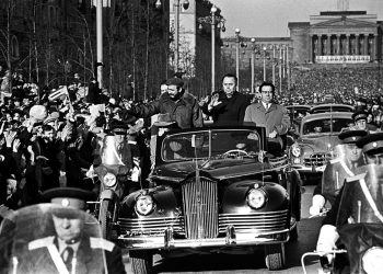 1963: Así de apoteósica fue la primera visita de Fidel a la URSS