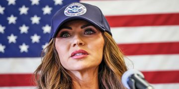 EE.UU. Kristi Noem recomendará que “asesinos y sanguijuelas” de varios países no puedan entrar a yanquilandia