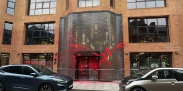 INGLATERRA. Acción contra sede del Partido Laborista en solidaridad con la huelga de hambre de los presos políticos