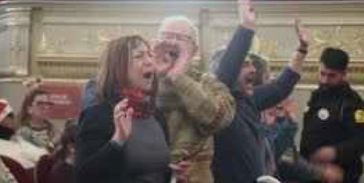 Irrumpen en el sorteo de la Lotería de Navidad para solidarizarse con Palestina