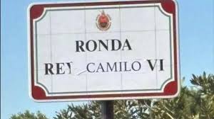 Elche. Desapareció la gigantesca bandera de la Ronda Felipe VI (también conocida como Camilo VI)