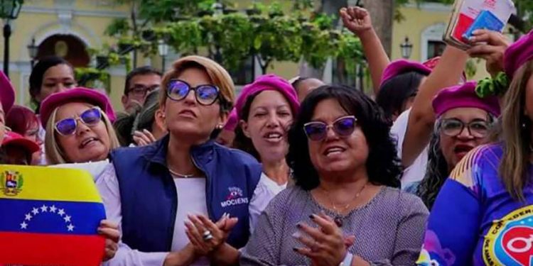 Aunque para los perversos ojos de falsimedia no existan, las movilizaciones por Maduro y Flores se suceden todos los días