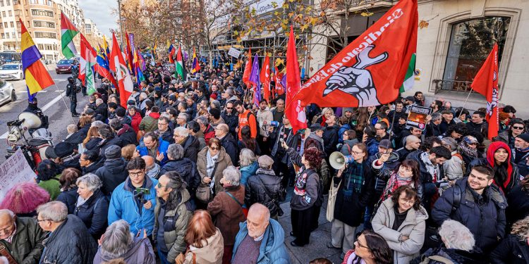 Concentración frente a la Embajada yanqui en Madrid reúne a cientos de personas contra la agresión a Venezuela