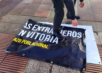 La propaganda fascista de Vox en Gasteiz no duró nada; GKS se encargó de hacer esto con ella