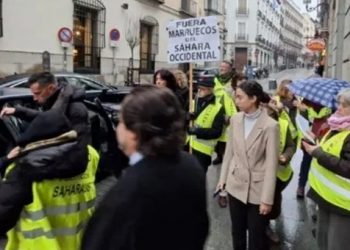 El ministro de Exteriores recibido en el Ateneo de Madrid al grito de “El Sáhara no se vende”