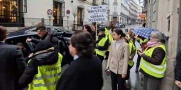 El ministro de Exteriores recibido en el Ateneo de Madrid al grito de “El Sáhara no se vende”