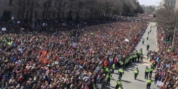 EE.UU. Trump anuncia que irá al rescate de los que se manifiesten en Irán contra el gobierno