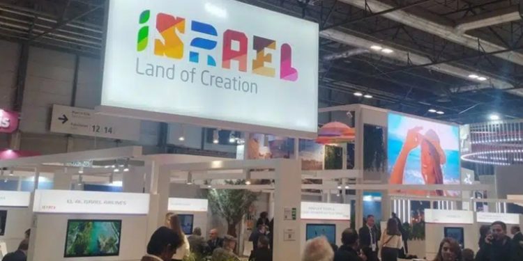 Con absoluta impunidad y rodeado de guardaespladas Israel se presentó en FITUR 2026