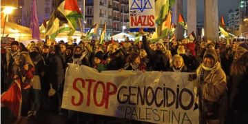 Concentración en Madrid: «Maccabi, fuera genocidas de nuestro deporte»