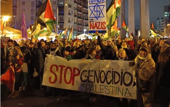 Concentración en Madrid: «Maccabi, fuera genocidas de nuestro deporte»