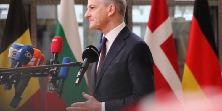 NORUEGA. El primer ministro, Jonas Gahr Størem, tuvo que explicarle a Trump dos cosas muy obvias