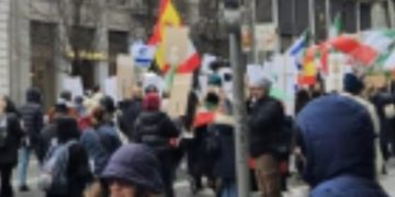 Seguidores del Sah de Persia se manifiestan por Madrid con banderas de Israel