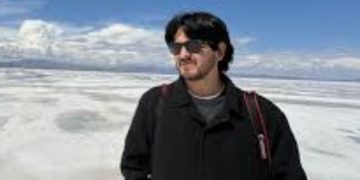 La Policía Nacional detiene en Sevilla a un periodista salvadoreño por orden de Bukele