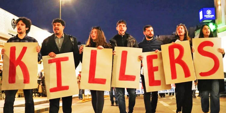 GRECIA. Protesta en Creta contra la presencia del portaaviones yanqui USS Gerald R. Ford