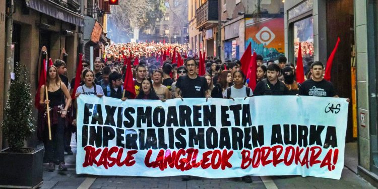 IAS moviliza a miles de estudiantes contra el fascismo y el imperialismo