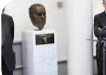Piden la retirada del busto de Manuel Fraga del Senado; PP, Vox y PSOE no se suman a la iniciativa