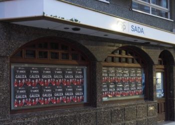 Todas las sedes del PP a la vez: carteles tapando sus facha das